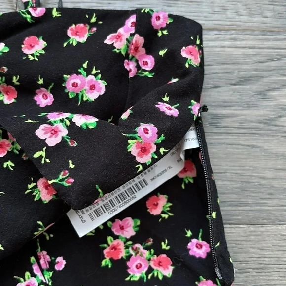 ✨🆕Zara🆕✨ | Black and pink  floral bustier crop top - Picture 8 of 11